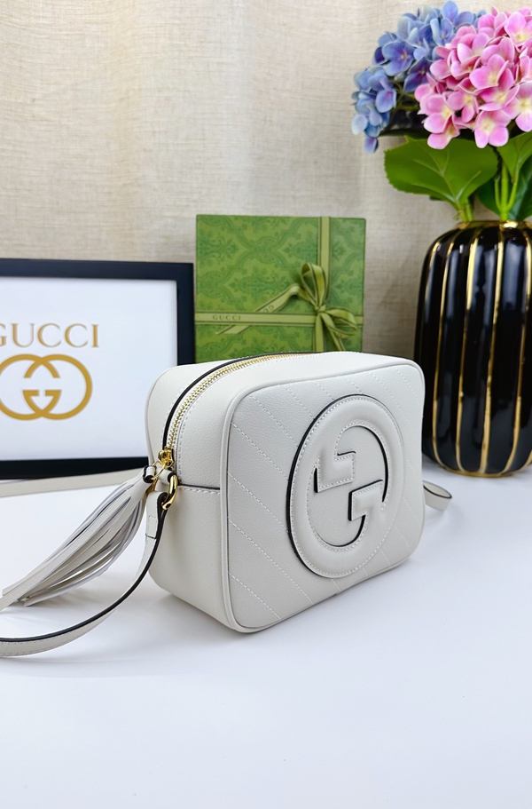 激安グッチバッグコピー背面デザイン